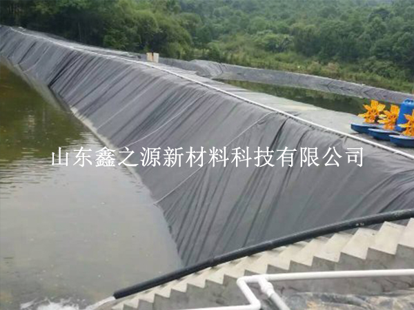 問：魚塘養(yǎng)殖防滲膜的周圍可以貼瓷磚嗎？