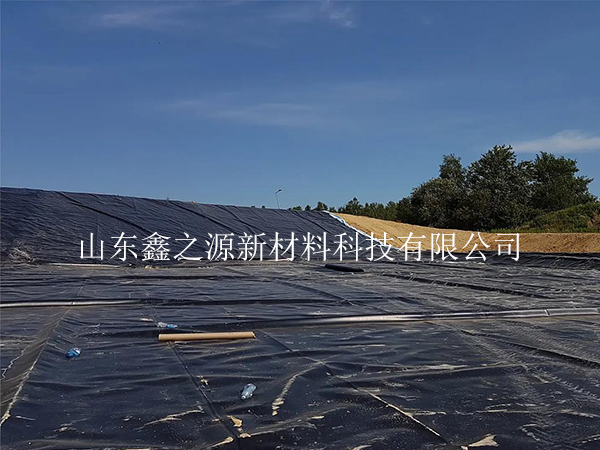 養(yǎng)殖新紀(jì)元：防滲膜覆土的綠色妙用，繪就生態(tài)養(yǎng)殖新畫卷